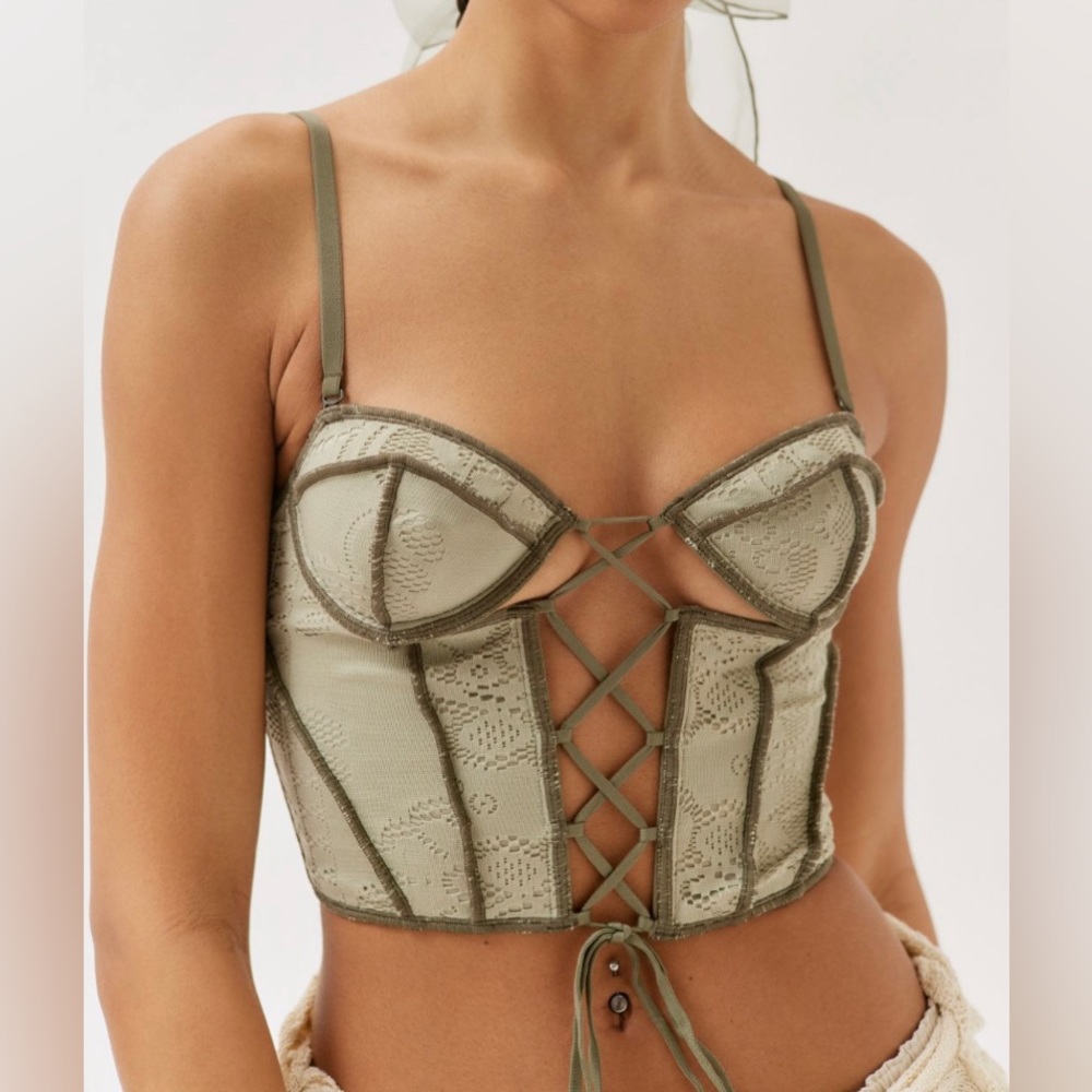 Out From Under Amour Lace Lace-Up Corset Medium
